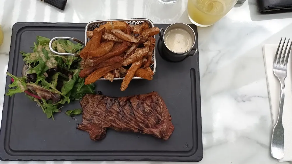 Entrecôte Avec Frites Maison